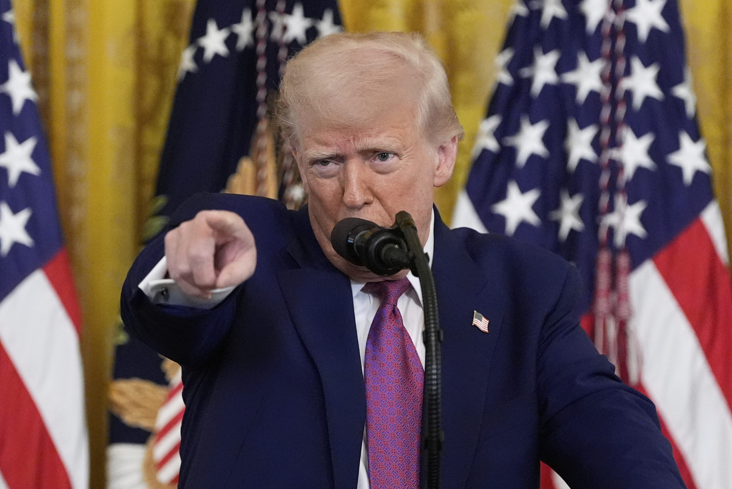 Dazi, Trump annuncia possibile aumento sulle auto Dazi, Trump annuncia possibile aumento sulle auto