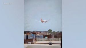 Aereo caduto in India, il momento dello schianto