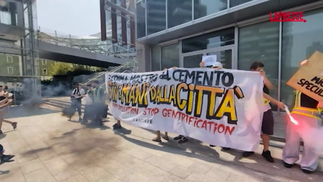 milano blitz del centro sociale cantiere a porta nuova contro la speculazione edizilia