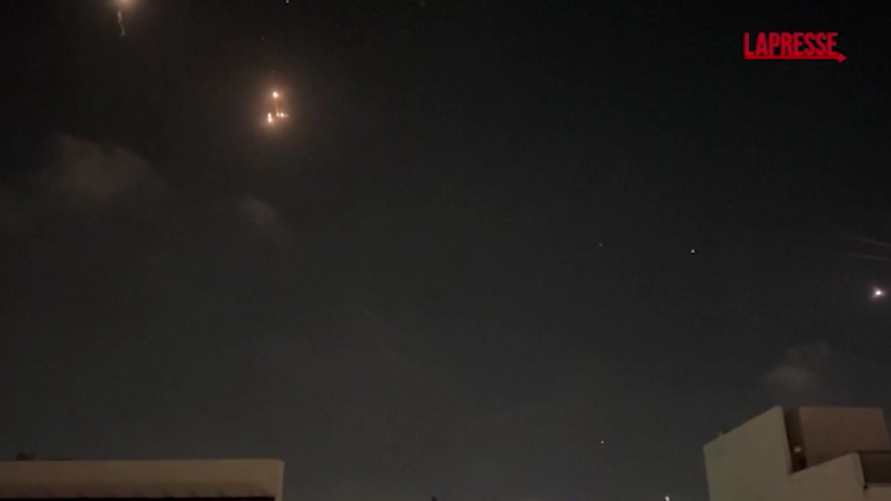 Israele, pioggia di missili nel cielo di Tel Aviv Israele, pioggia di missili nel cielo di Tel Aviv