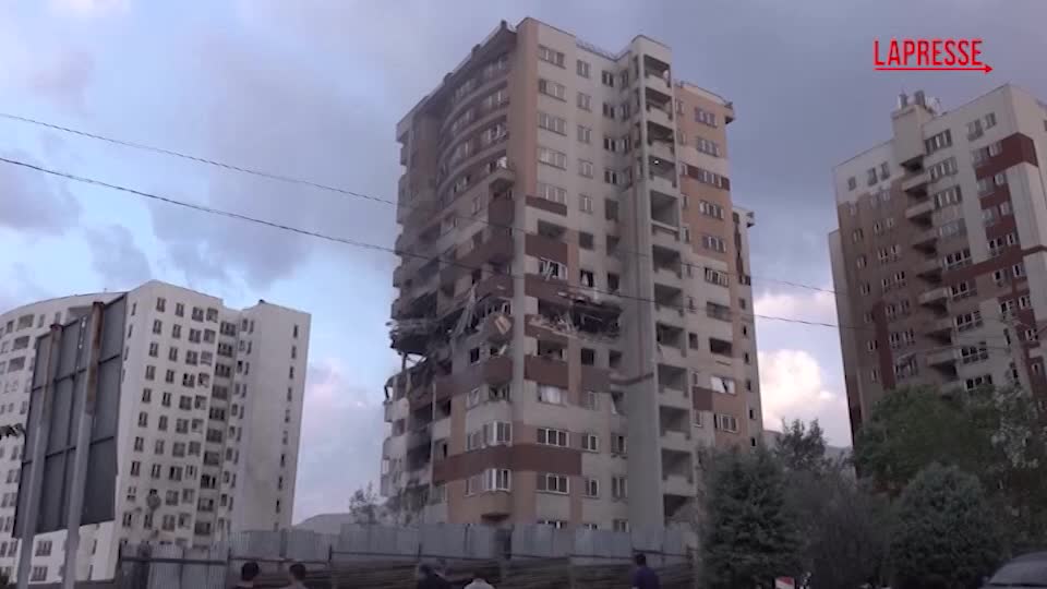 israele attacca iran edifici sventrati a teheran