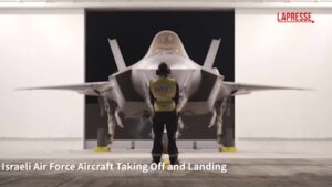 Israele, jet militari decollano e atterrano durante l’attacco all’Iran