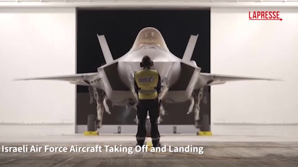 Israele, jet militari decollano e atterrano durante l’attacco all’Iran Israele, jet militari decollano e atterrano durante l’attacco all’Iran