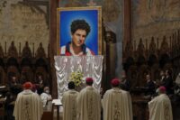 Una cerimonia in onore del beato Carlo Acutis, che diventerà santo il 7 settembre