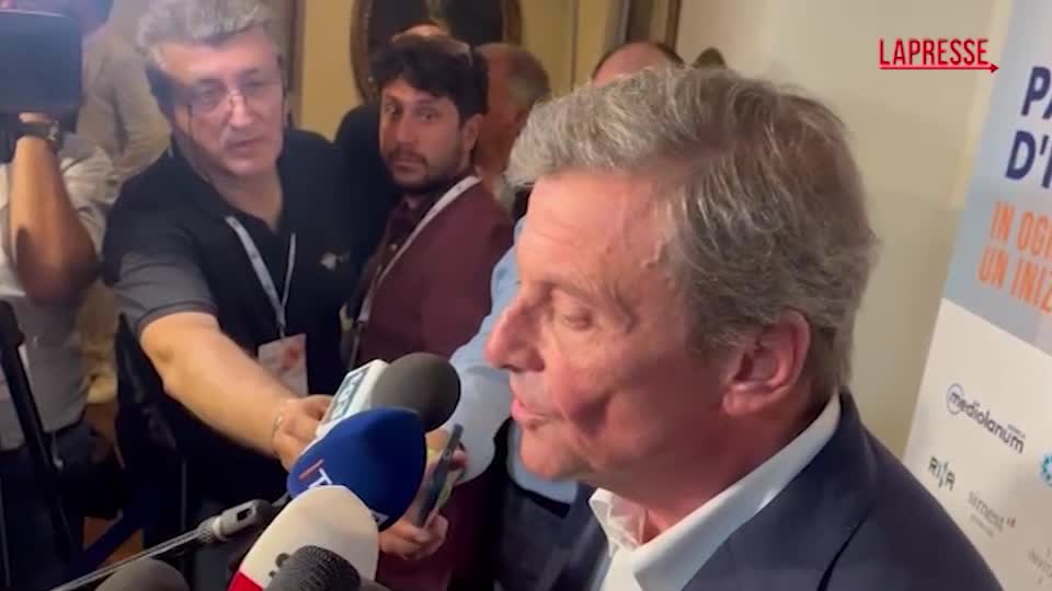 Banche, Calenda: “Governo ha salvaguardato piuttosto male risparmio italiano” Banche, Calenda: “Governo ha salvaguardato piuttosto male risparmio italiano”