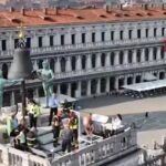 Venezia, spettacolare esercitazione dei vigili del fuoco sulla Torre dell’Orologio