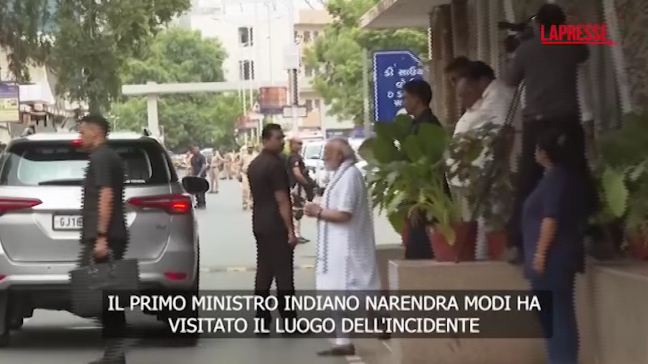 Incidente aereo Air India, il primo ministro Modi visita l’unico sopravvissuto