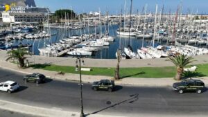 Auto della Guardia di Finanza a Palermo: i finanzieri hanno notificato 10 misure cautelari per corruzione relativa ad appalti sulla sanità