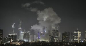 Israele, Idf: “Iran ci sta attaccando”. 150 missili sullo stato ebraico. Esplosioni a Tel Aviv: feriti