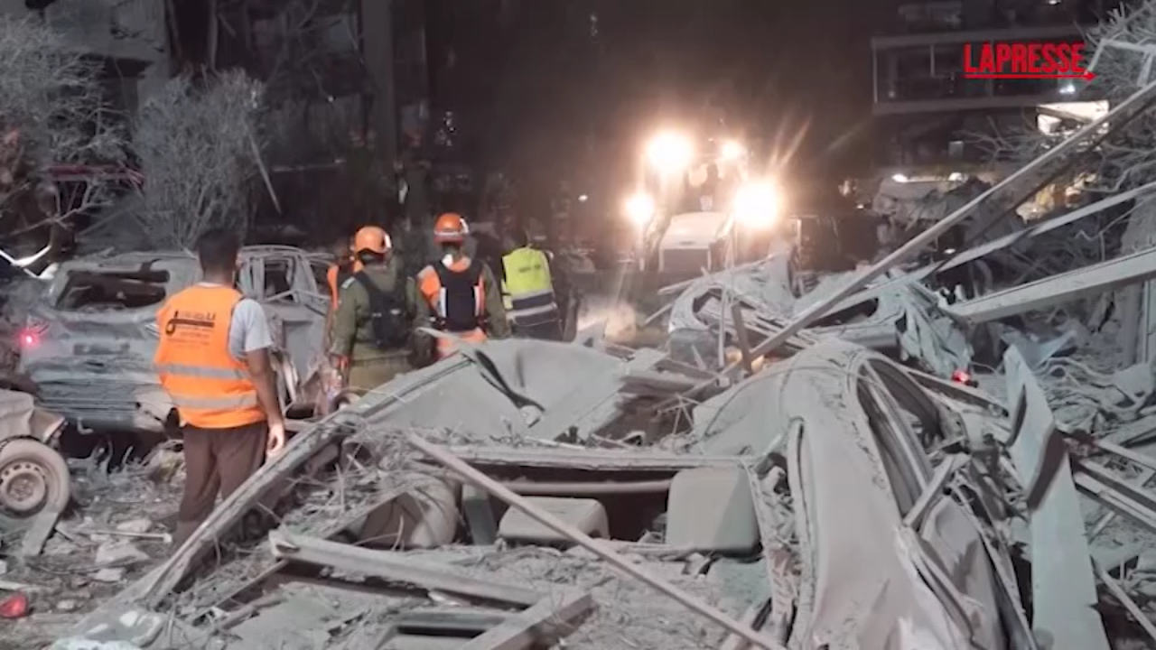 israele 15 persone intrappolate in edificio colpito da missile iran i soccorsi