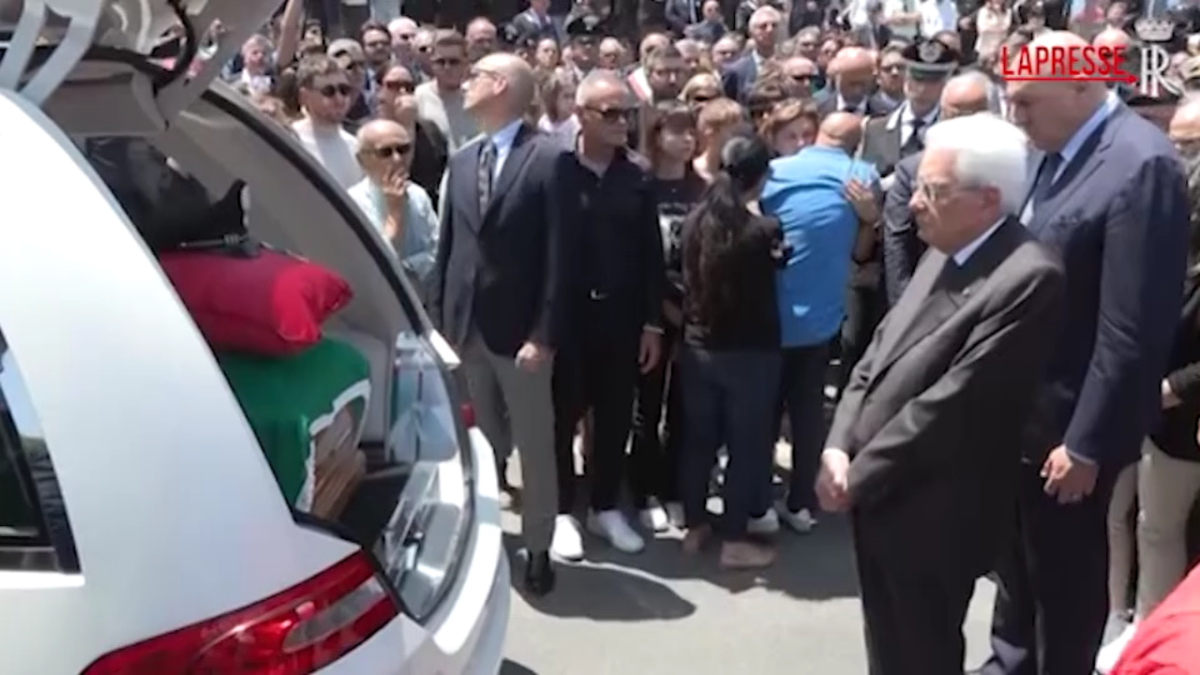 A Brindisi i funerali del carabiniere ucciso: presente Mattarella