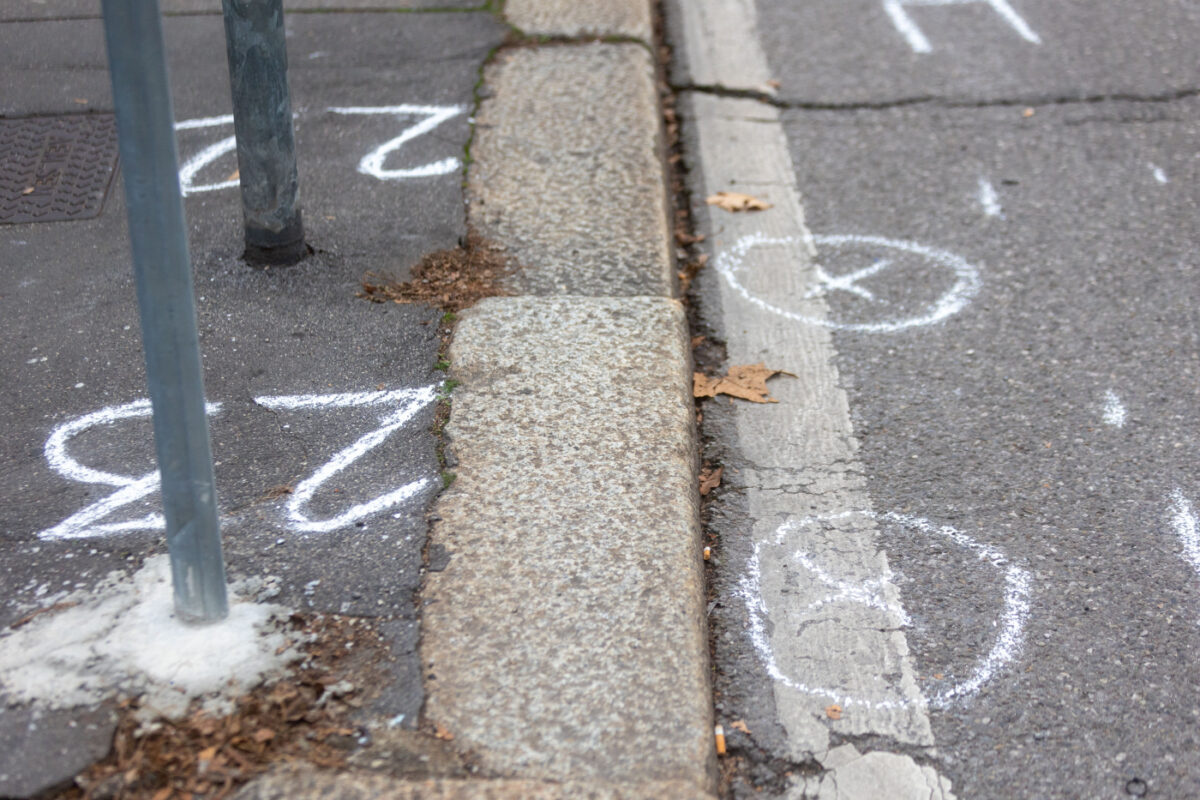 Latina, incidente stradale: auto contro rotonda sulla Pontina, un morto