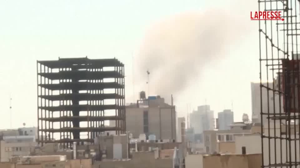 Iran, colonne di fumo su Teheran nel terzo giorno di attacchi israeliani Iran, colonne di fumo su Teheran nel terzo giorno di attacchi israeliani