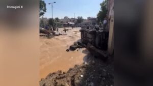 Teheran, piazza Tajrish allagata dopo gli attacchi israeliani