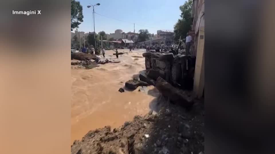 Teheran, piazza Tajrish allagata dopo gli attacchi israeliani Teheran, piazza Tajrish allagata dopo gli attacchi israeliani