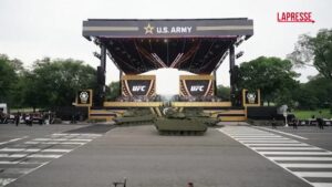 Washington, sfilano carri armati per il 250esimo compleanno dell’esercito Usa: Trump in prima fila