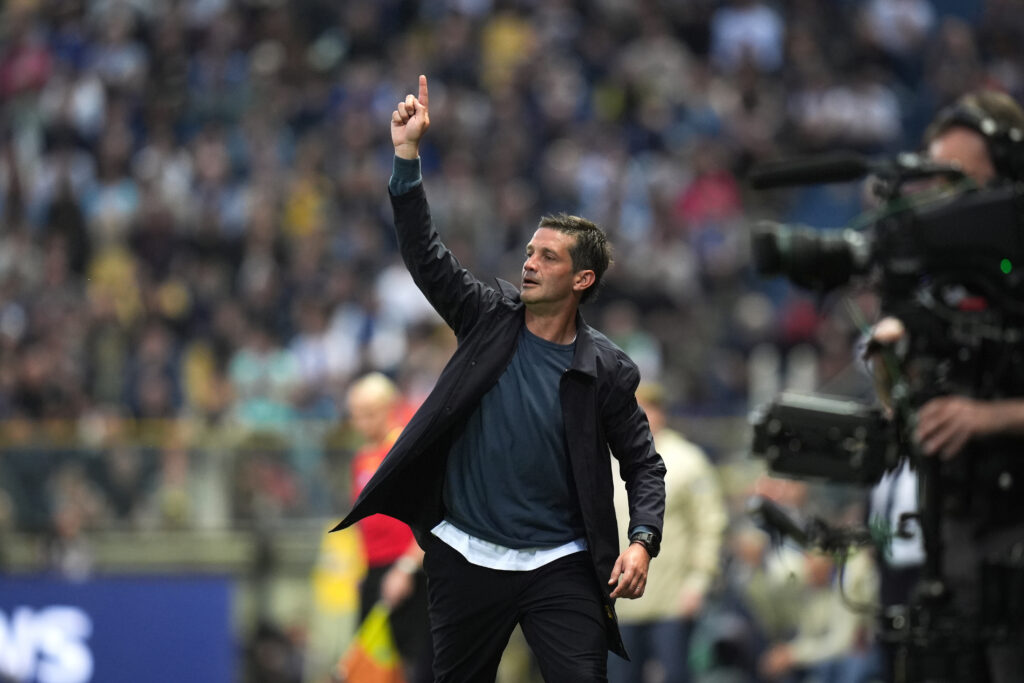 Inter, Cristian Chivu si presenta: “Interismo e coraggio, portiamo in alto il club” Inter, Cristian Chivu si presenta: “Interismo e coraggio, portiamo in alto il club”