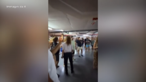 Tel Aviv, i cittadini nei rifugi cantano: “Il popolo di Israele vive”