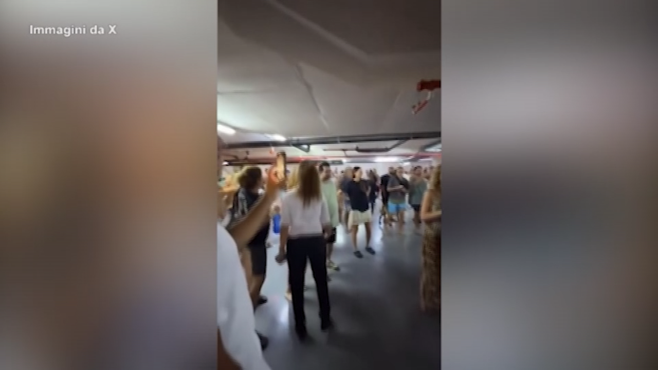 Tel Aviv, i cittadini nei rifugi cantano: “Il popolo di Israele vive” Tel Aviv, i cittadini nei rifugi cantano: “Il popolo di Israele vive”