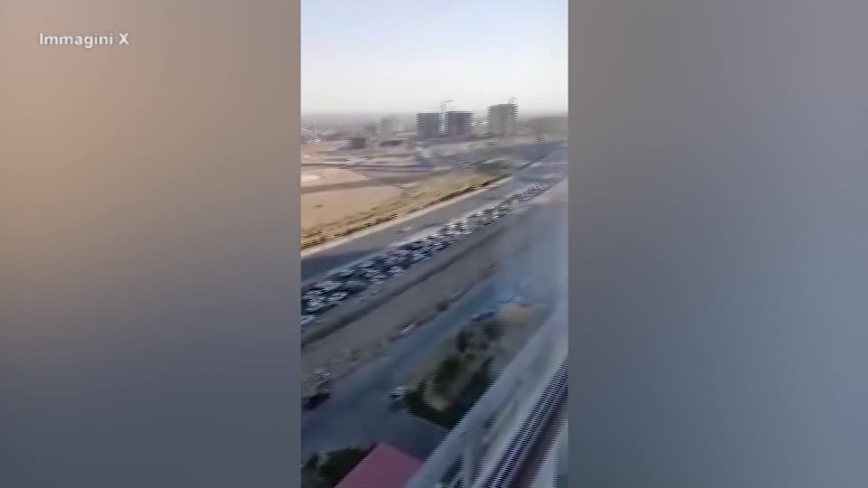 Iran, lunghe code di automobili in fuga da Teheran dopo gli attacchi Iran, lunghe code di automobili in fuga da Teheran dopo gli attacchi