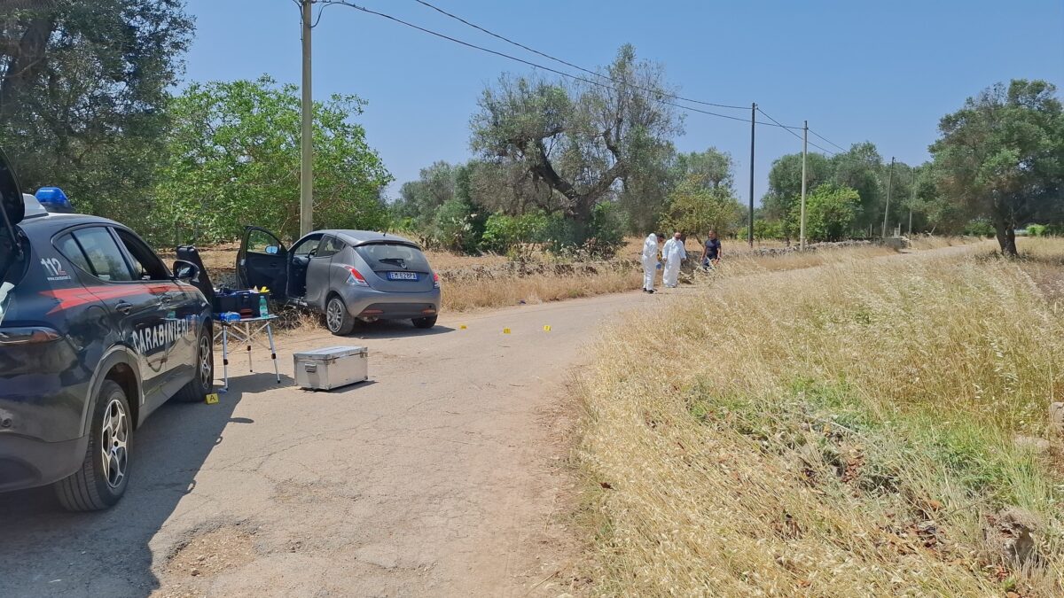 Brindisi, carabiniere ucciso: indagati due agenti per la morte di uno dei killer di Legrottaglie. È bufera
