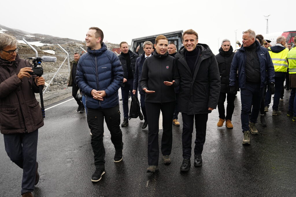 Groenlandia, Macron in visita sull’isola: “Parole di Trump? Non sono da alleati” Groenlandia, Macron in visita sull’isola: “Parole di Trump? Non sono da alleati”