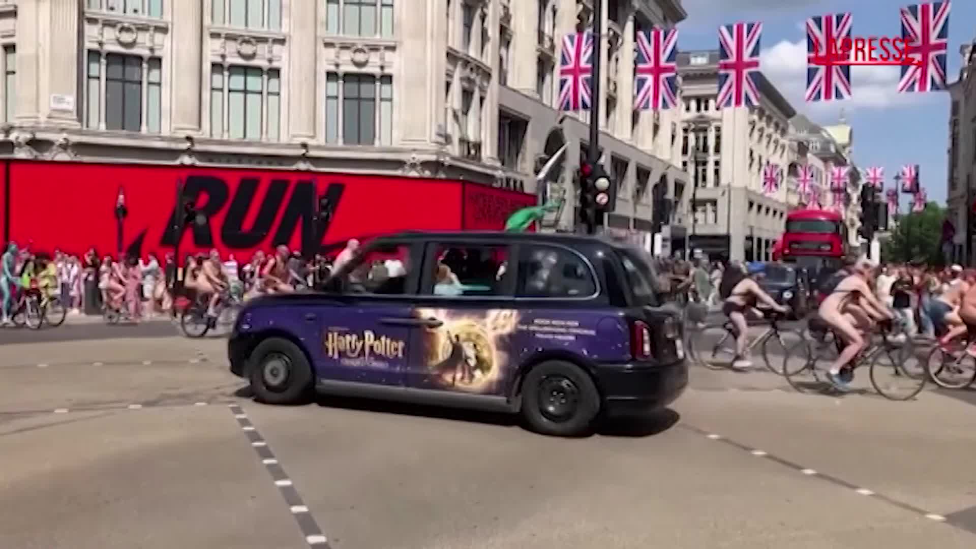 il bike pride a londra si pedala tutti nudi