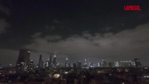 Israele-Iran, esplosioni e missili intercettati nei cieli di Tel Aviv