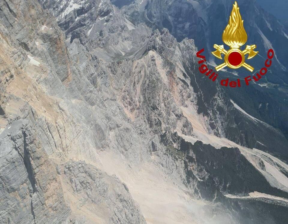 Frana a Borca di Cadore, strade bloccate e persone intrappolate nelle abitazioni Frana a Borca di Cadore, strade bloccate e persone intrappolate nelle abitazioni