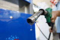 Una pompa di benzina in un distributore in Italia