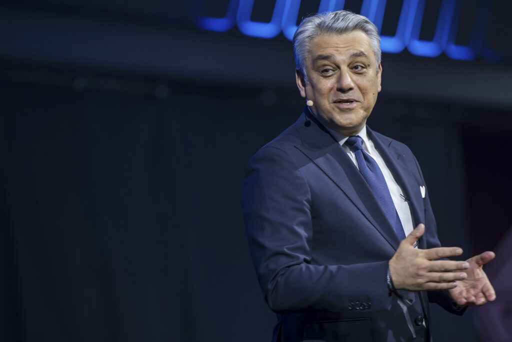 Luca De Meo lascia Renault, il titolo crolla in Borsa a Parigi Luca De Meo lascia Renault, il titolo crolla in Borsa a Parigi