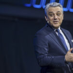 Luca De Meo lascia Renault, il titolo crolla in Borsa a Parigi