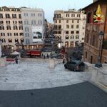 Con l’auto sulle scale di Trinità dei Monti: le foto