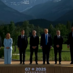 G7, ecco la foto di famiglia con Trump: “Devo tornare a Washington il prima possibile”