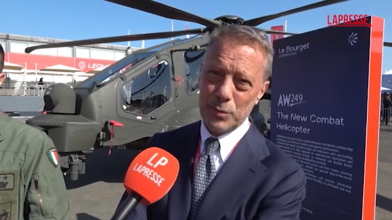 aw249 al paris air show difesa ia e scambio di dati al centro del nuovo elicottero di leonardo