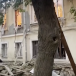 Ucraina, raid russo su Odessa: i feriti soccorsi tra le macerie