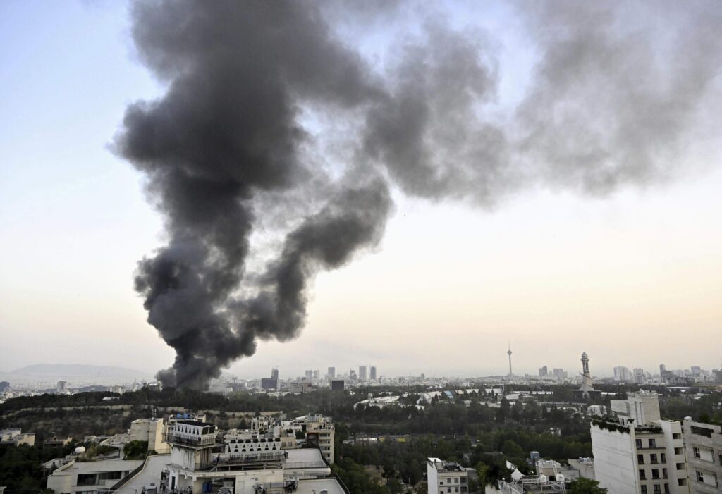 Guerra Israele Iran, nuovi attacchi dell’Idf. Esplosioni a Teheran nella notte, gli Usa smentiscono coinvolgimento Guerra Israele Iran, nuovi attacchi dell’Idf. Esplosioni a Teheran nella notte, gli Usa smentiscono coinvolgimento