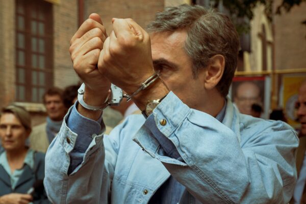Enzo Tortora, prime immagini della serie tv ‘Portobello’ di Bellocchio