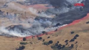 California, grande incendio a San Jose: le immagini dall’alto