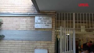 Maturità 2025: a Roma l’attesa dei ragazzi tra paure, speranze e scaramanzia