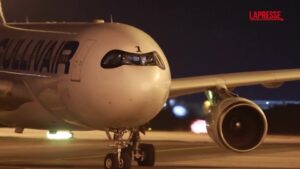 Israele-Iran, bulgari ed altri europei evacuati arrivano in aeroporto a Sofia