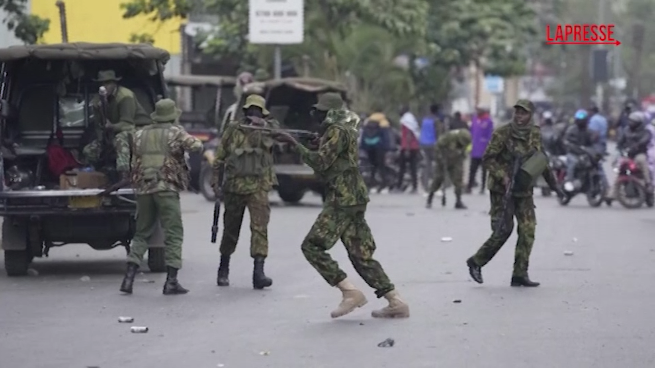 kenya proteste per morte blogger albert ojwang polizia spara a un uomo
