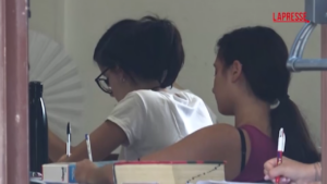 Maturità 2025, studenti dopo la prima prova: più sereni ma vietato festeggiare