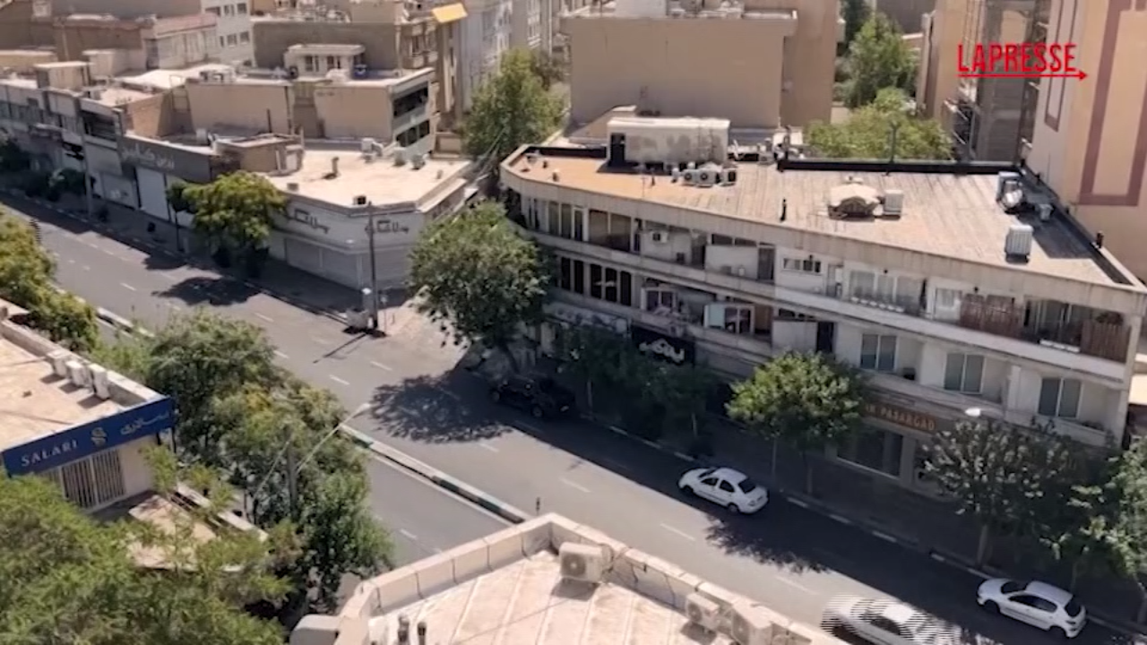 Israele Iran, le strade di Teheran deserte per i raid israeliani Israele Iran, le strade di Teheran deserte per i raid israeliani