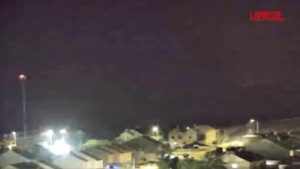 Gaza, esplosioni nella notte: nuovi attacchi di Israele