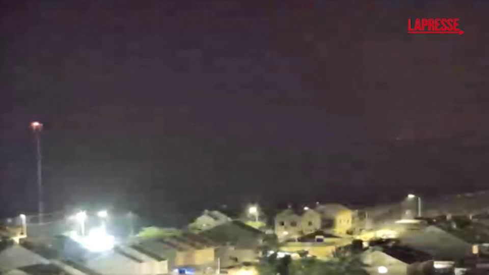 gaza esplosioni nella notte nuovi attacchi di israele