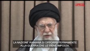 Iran, Khamenei: “Qualsiasi intervento Usa provocherà danni irreparabili”