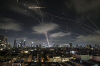 In Israele l'Iron Dome intercetta missili provenienti dall'Iran su Tel Aviv