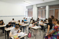 Studenti alle prese con la prima prova di italiano all'esame di maturità
