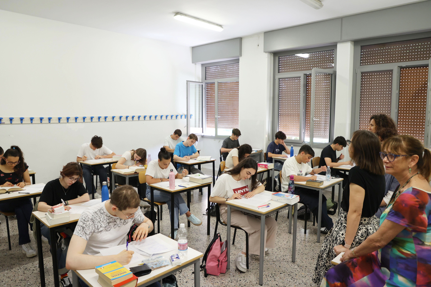 esame di maturit224 2025 al via con la prima prova le notizie e le tracce in diretta